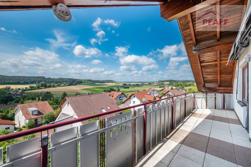 Zuhause ankommen Im Belli in Überauchen! Moderne DG-Wohnung mit traumhaftem Blick, Küche + Garage